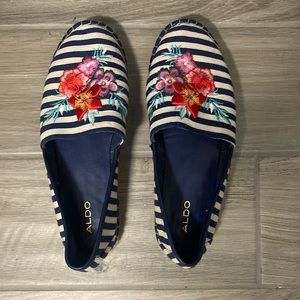 Adorable Aldo espadrilles